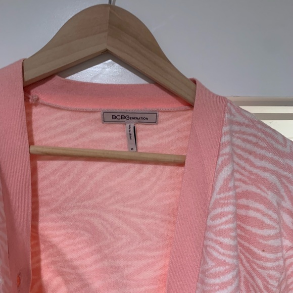 Cropped BCBGeneration Pink Zebra Cardigan - Picture 2 of 4